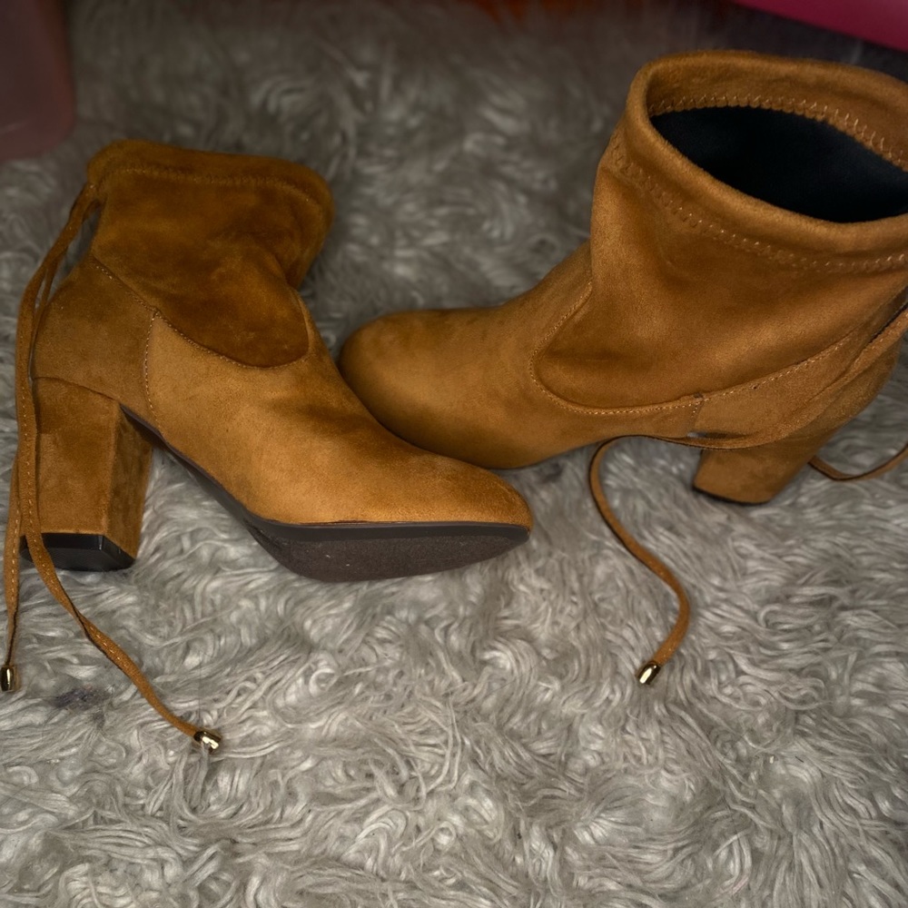 Camel boots
